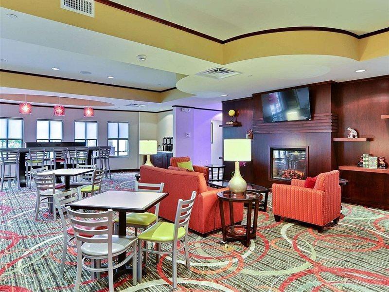 Comfort Suites Юниънтаун Екстериор снимка