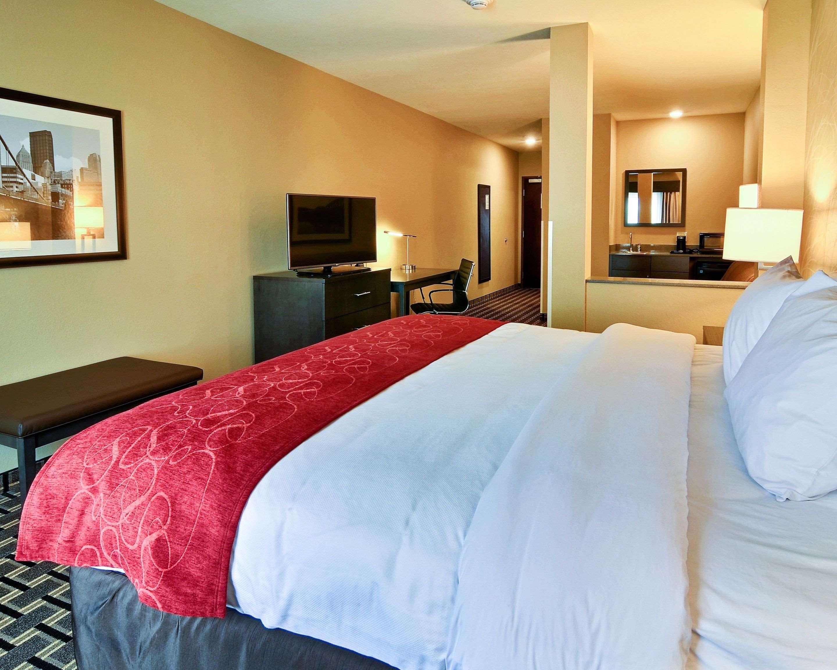 Comfort Suites Юниънтаун Екстериор снимка