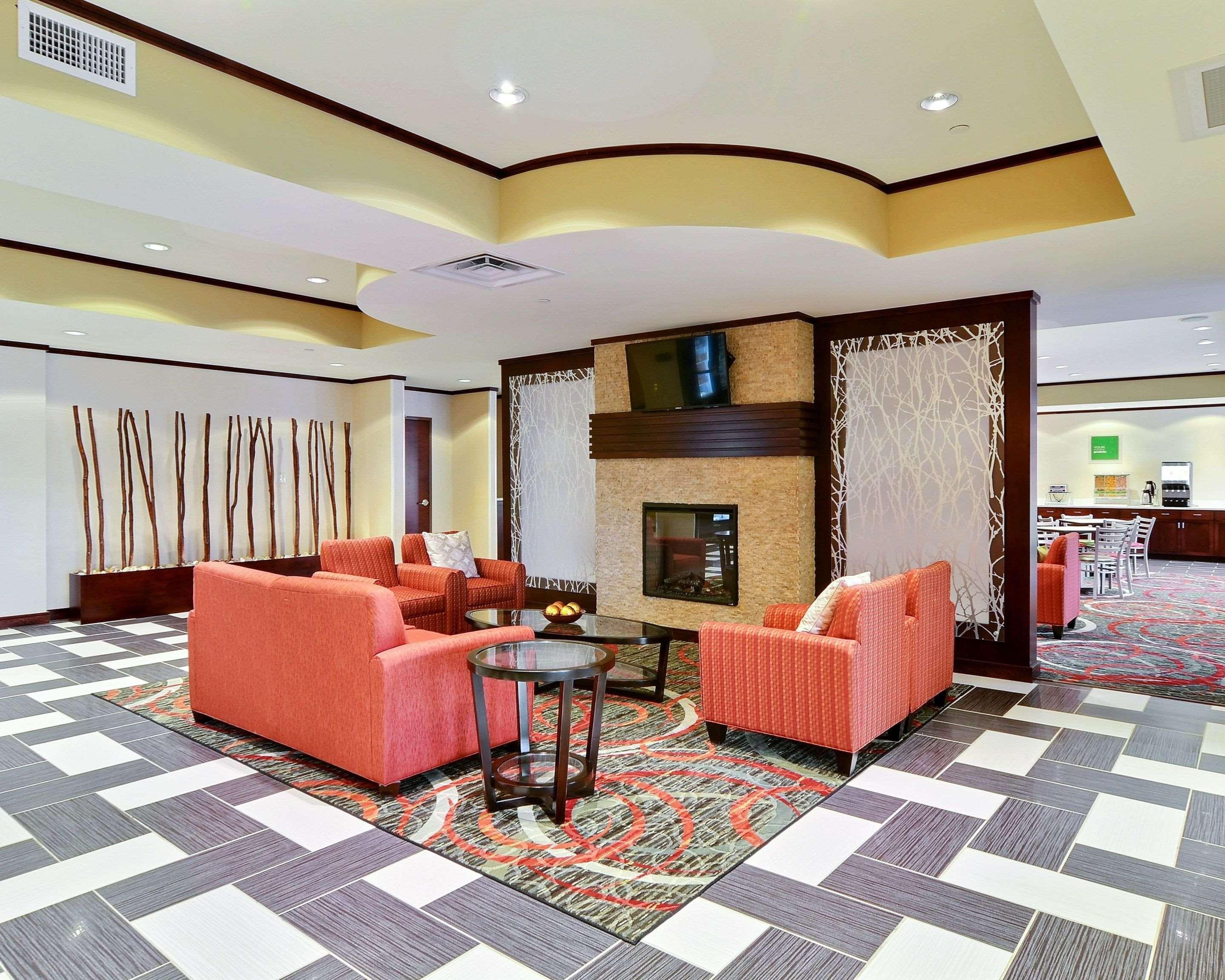Comfort Suites Юниънтаун Екстериор снимка