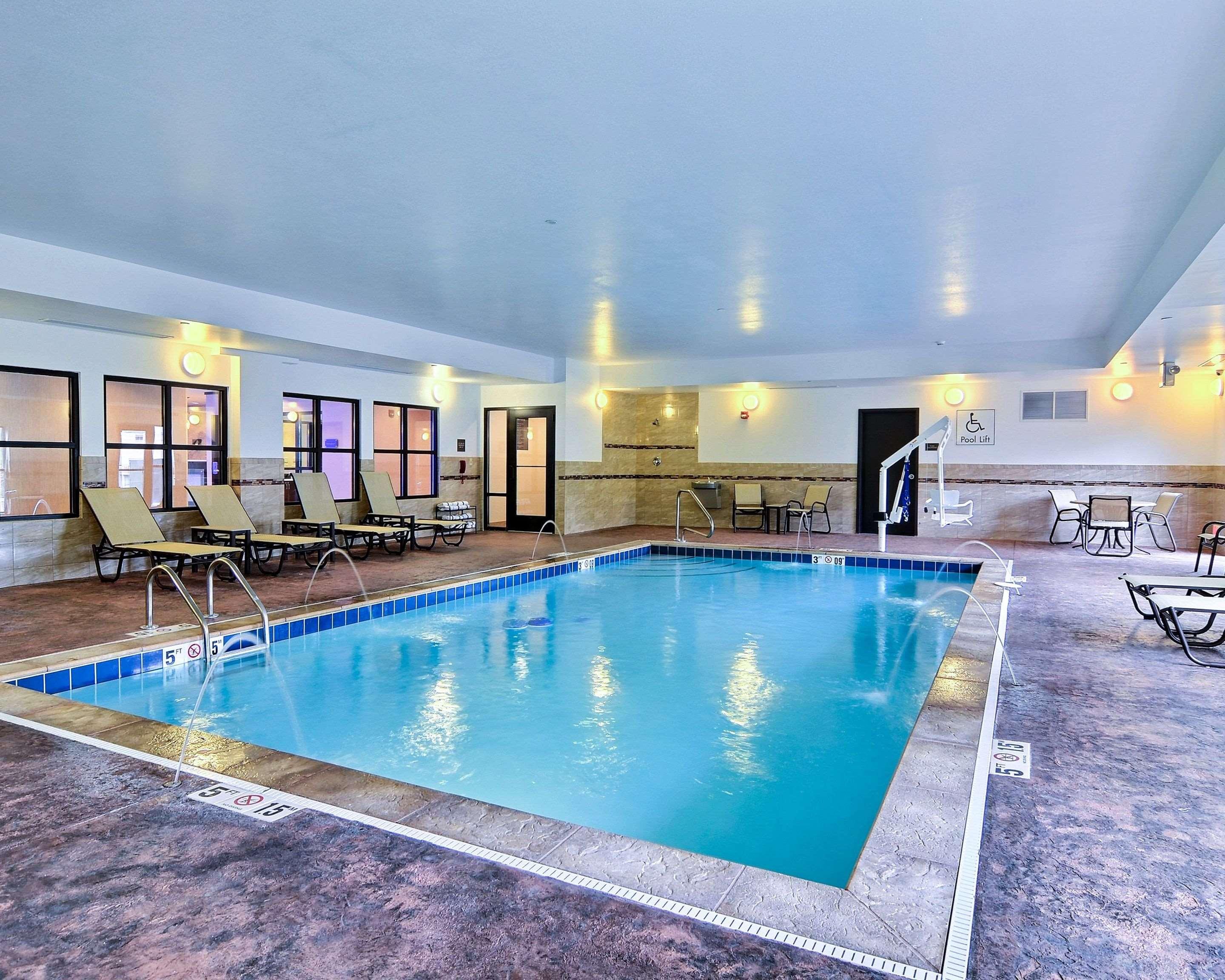 Comfort Suites Юниънтаун Екстериор снимка