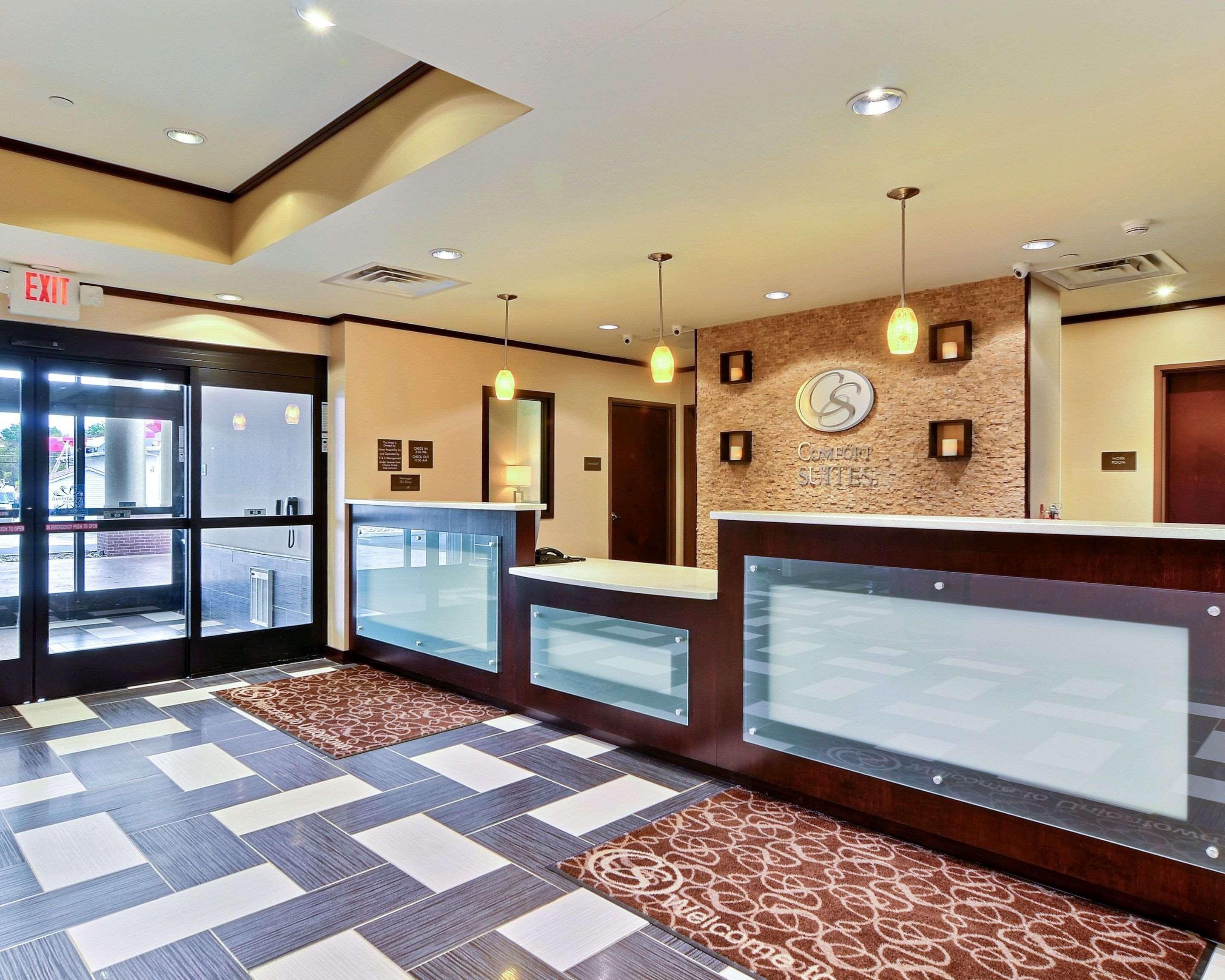 Comfort Suites Юниънтаун Екстериор снимка