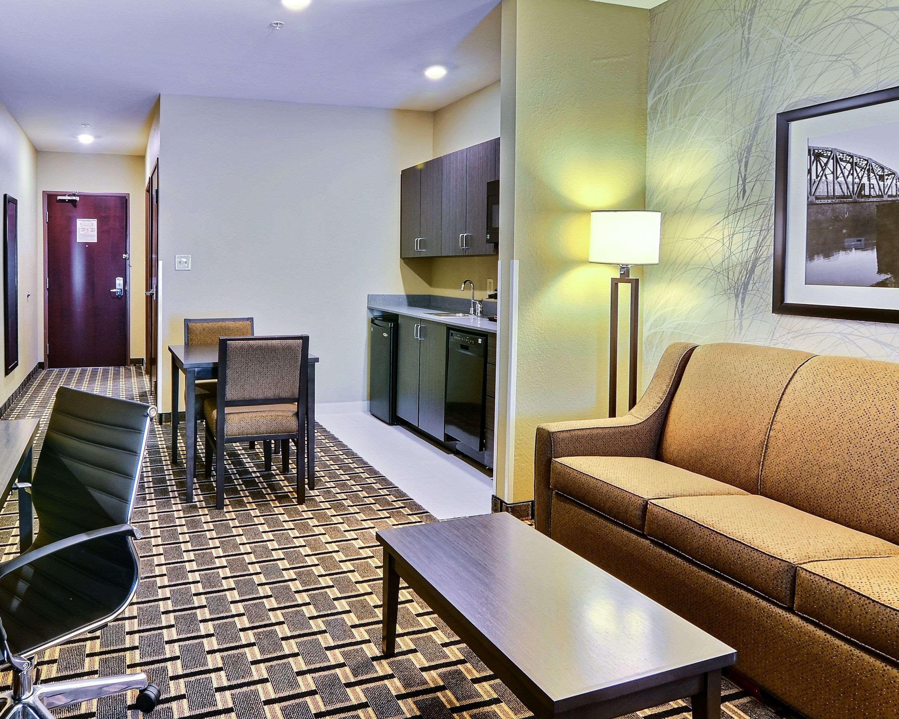 Comfort Suites Юниънтаун Екстериор снимка