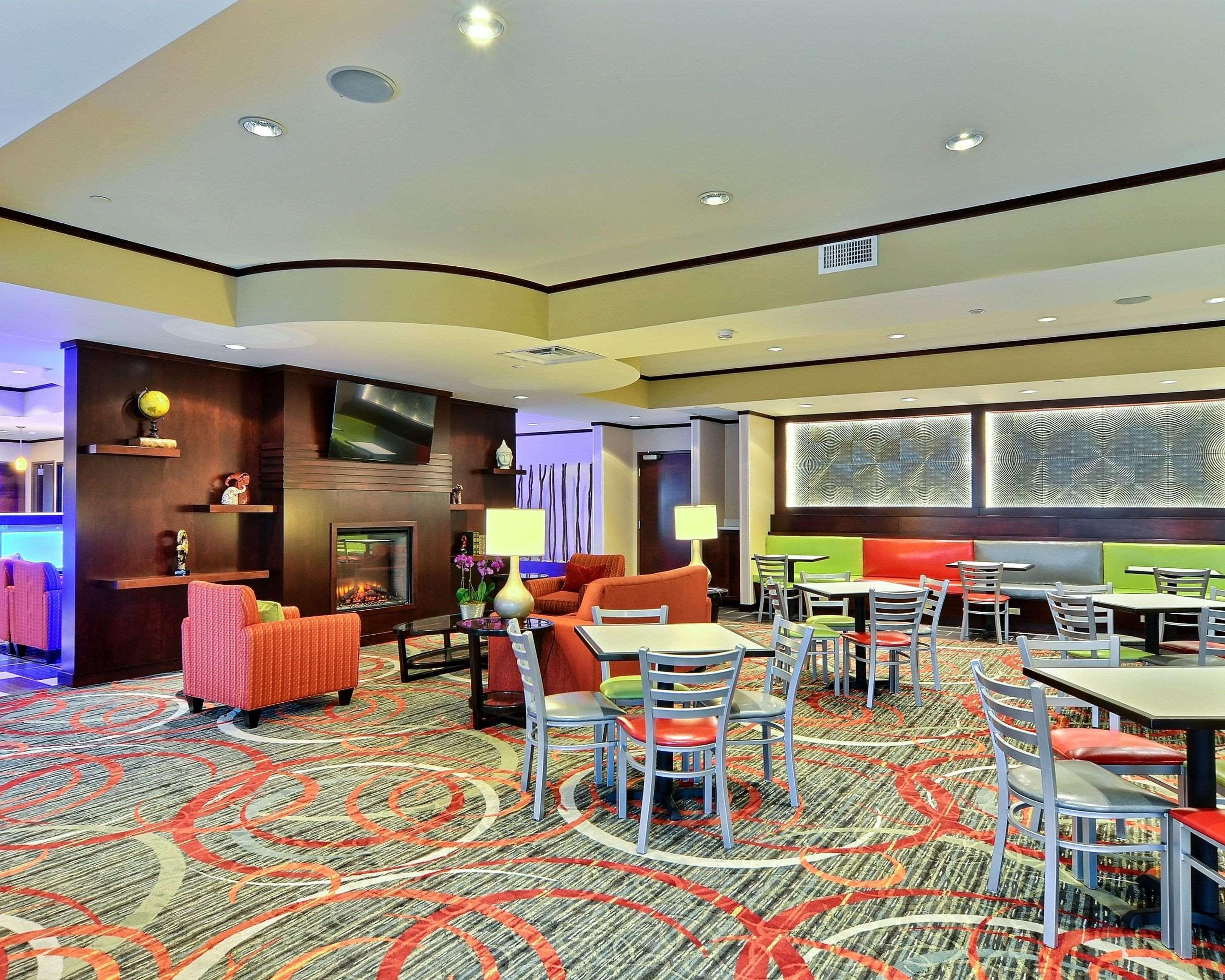 Comfort Suites Юниънтаун Екстериор снимка