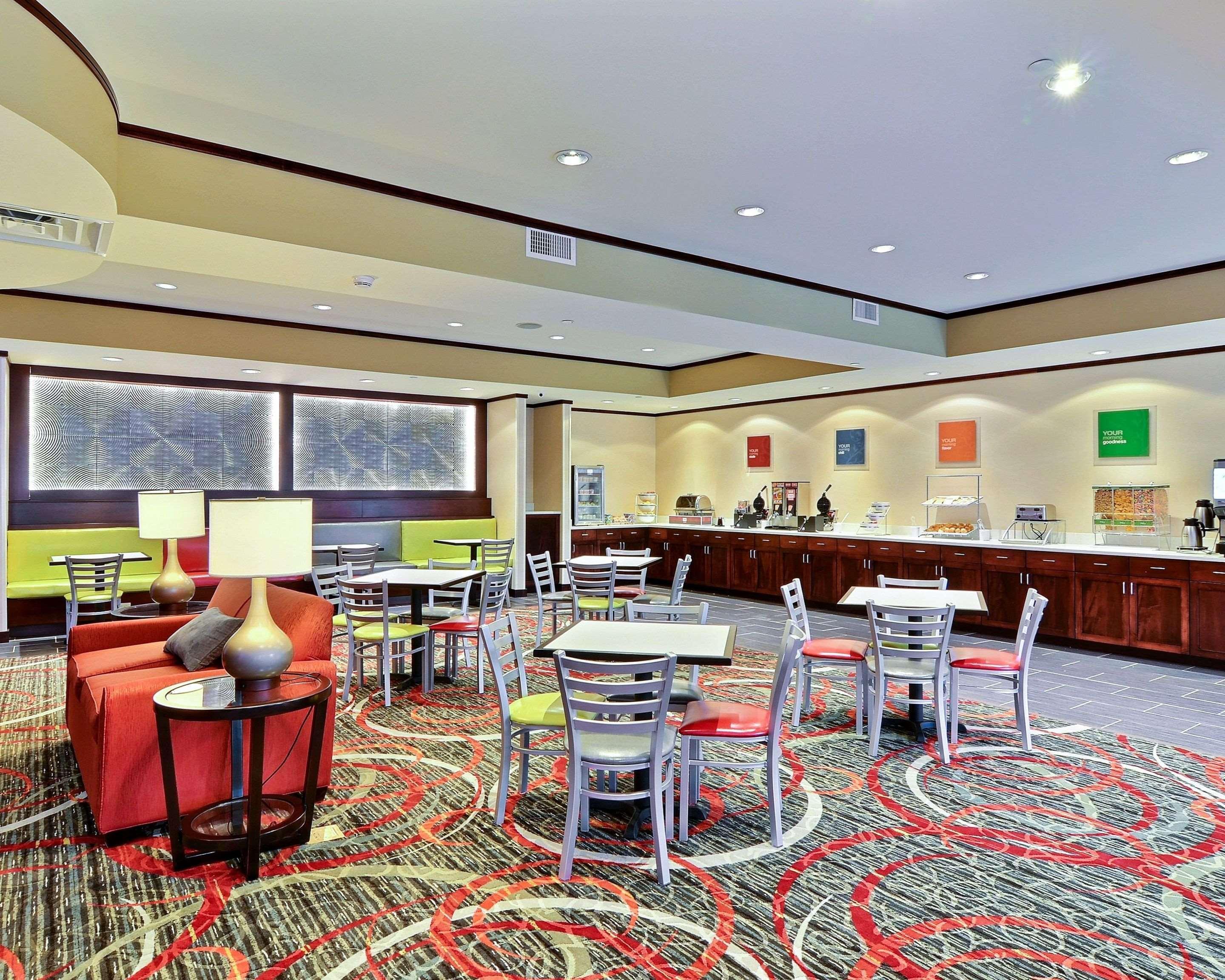 Comfort Suites Юниънтаун Екстериор снимка