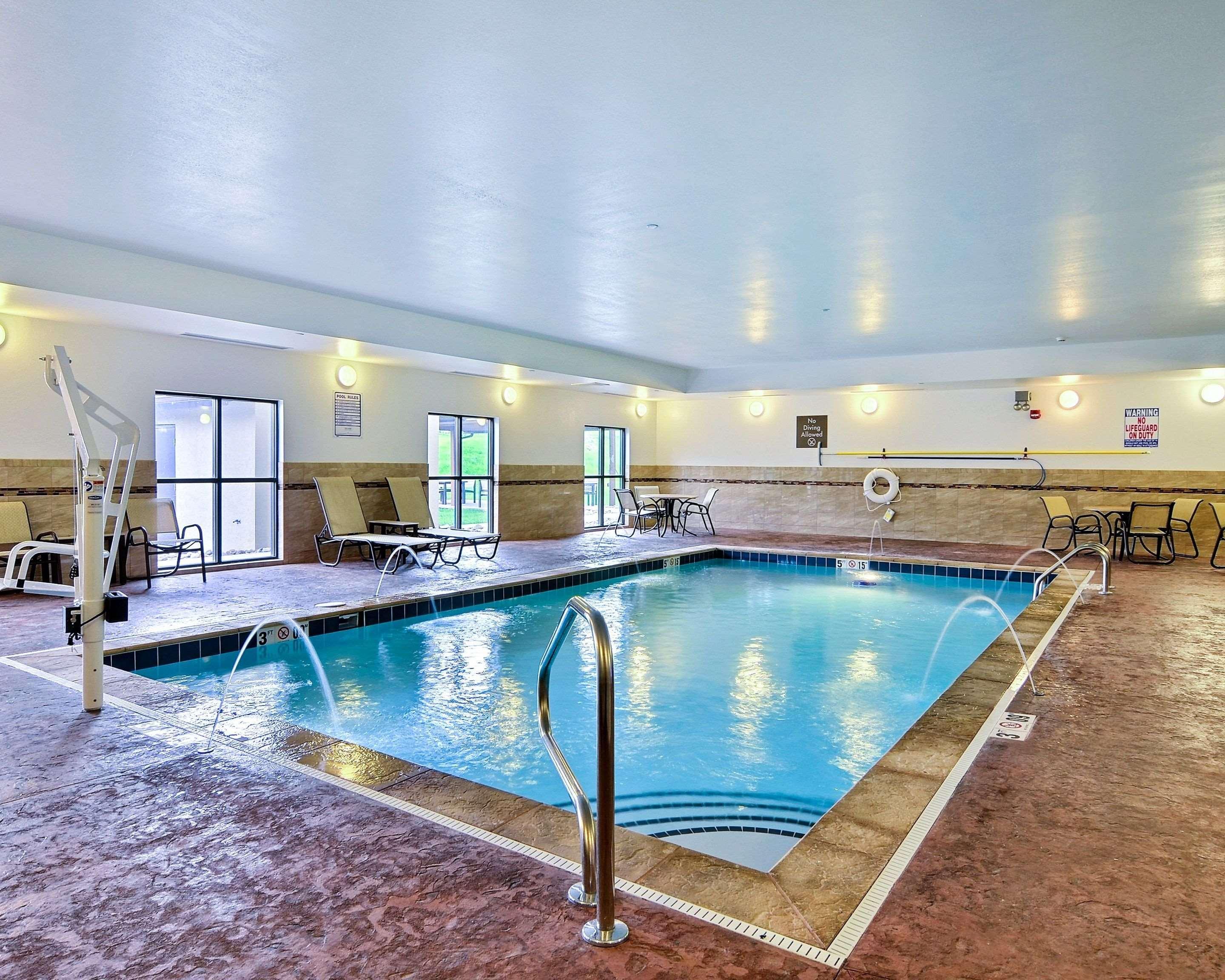 Comfort Suites Юниънтаун Екстериор снимка