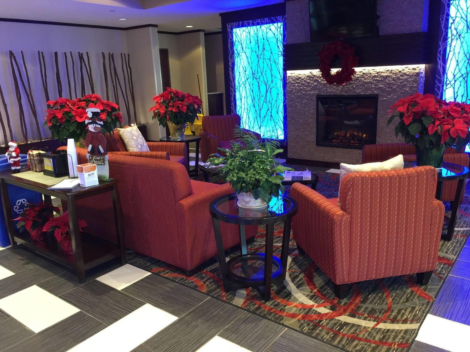 Comfort Suites Юниънтаун Екстериор снимка