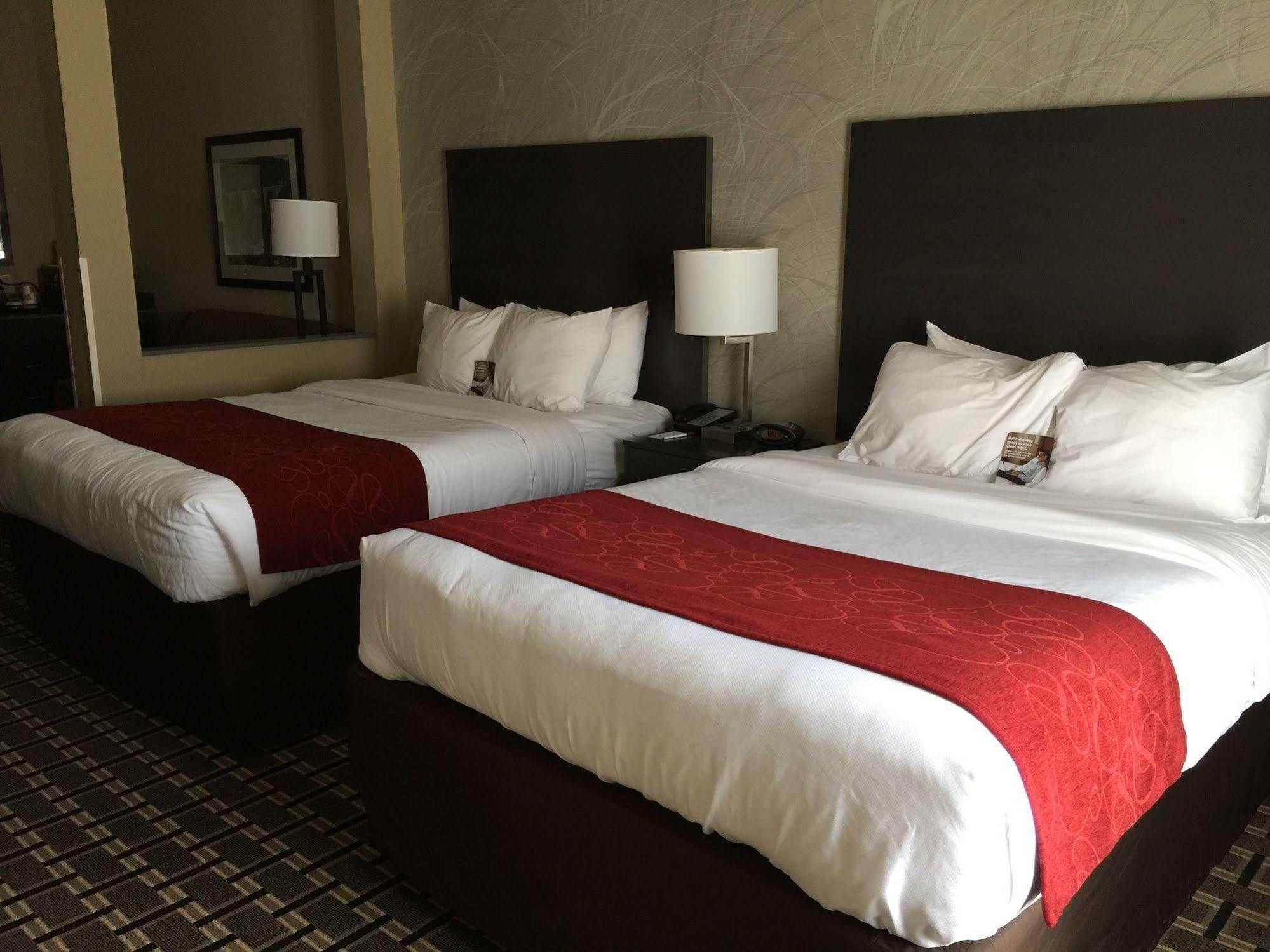 Comfort Suites Юниънтаун Екстериор снимка